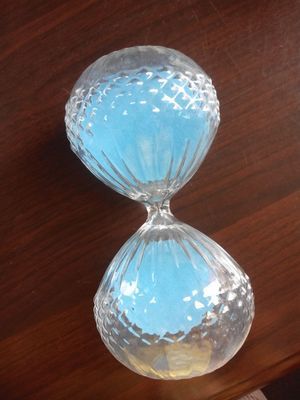 深圳市光明新区公明宝宏玻璃工艺品厂 专业定制批发8字形与波浪纹沙漏，以最优价格打造玻璃工艺品新标杆